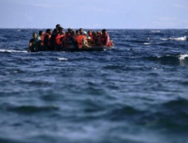 Λέσβος: Μεταφορά 38 παράνομων μεταναστών από σκάφος του ΛΣ στο λιμάνι της Μυτιλήνης